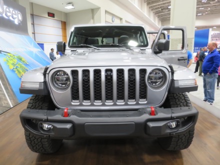 New Jeep Gladiator (truck), see the camera in the front grill