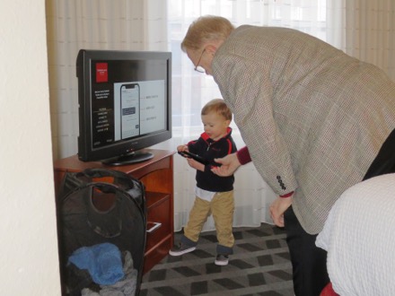 Remy show Grandpa how to get hotel Cinemax