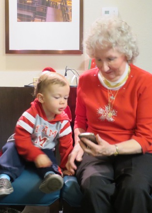 Grandma shows Remy how to get ESPN on the iPhone