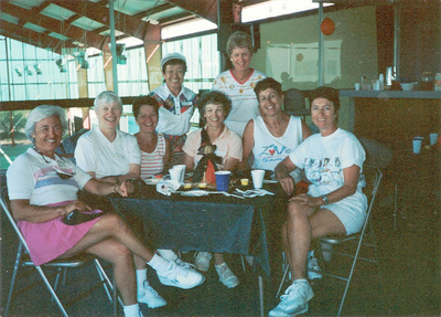 1995-10 Mavis tennis group